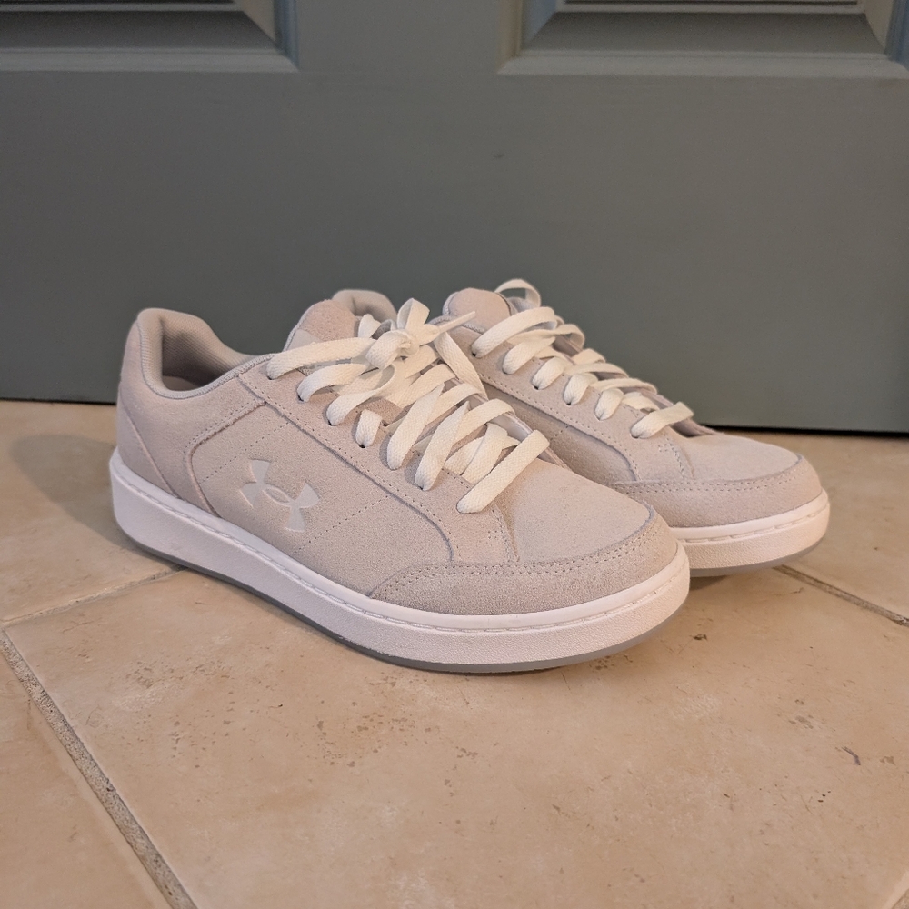 UNDER ARMOURWOMENS OFFICIAL GRAY SUEDE SNEAKER size 9